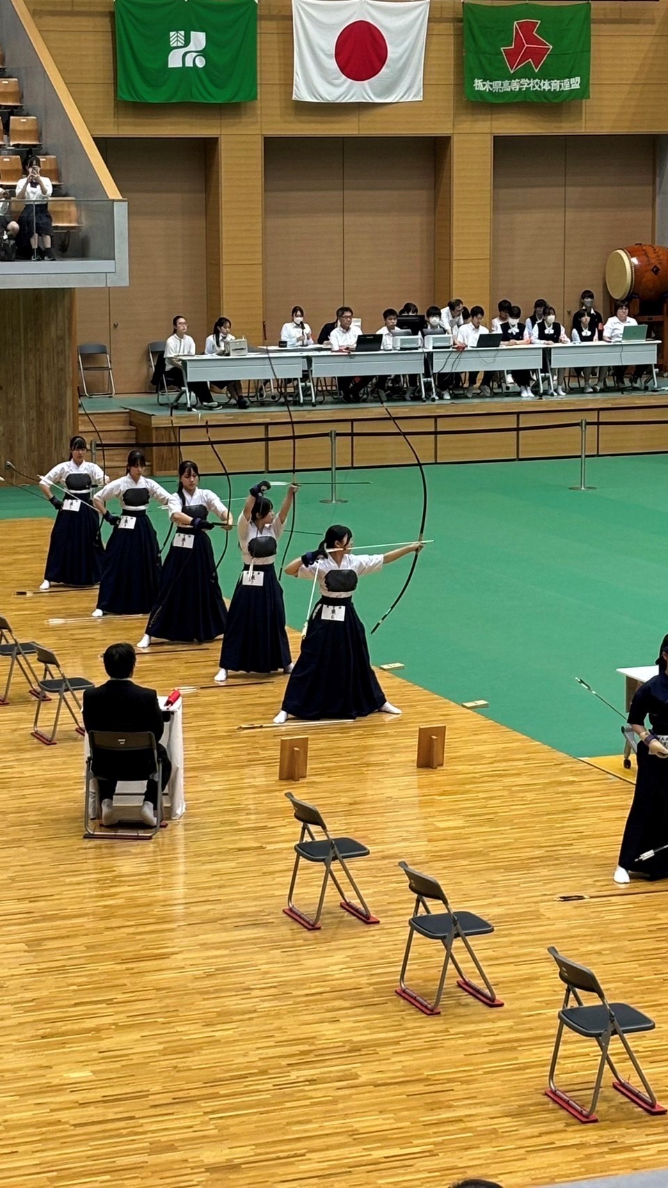 弓道部　弓引き